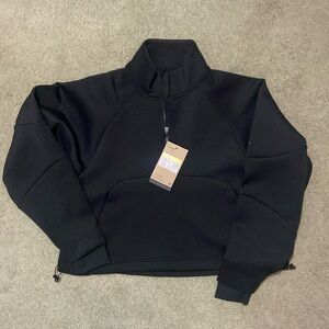 Nike women’s black 1/2 zip pullover